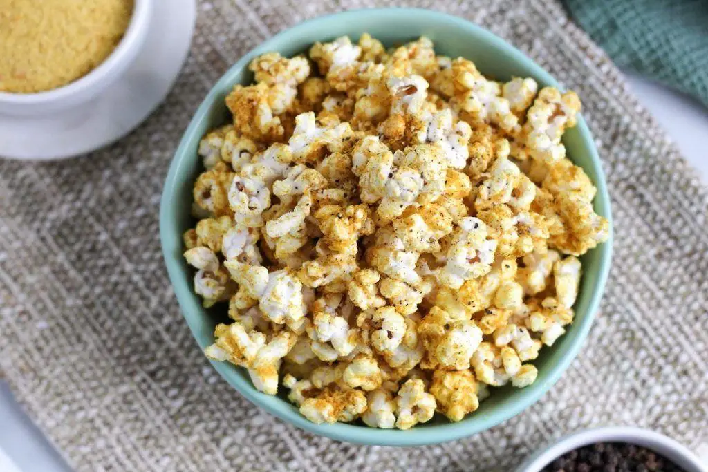 Air-Popped Popcorn with Nutritional Yeast