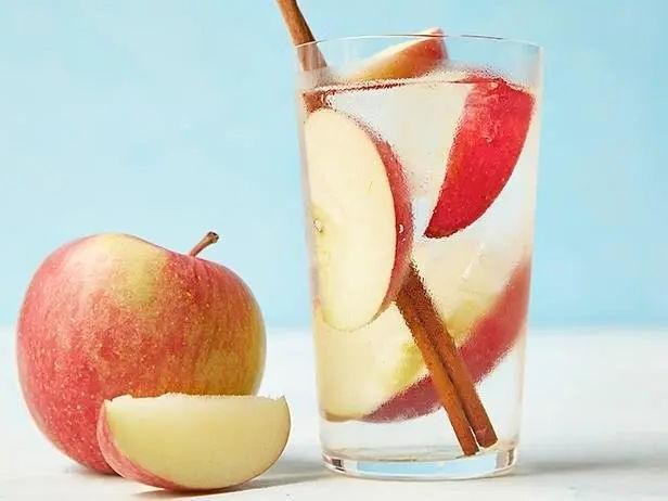 Apple and Cinnamon Detox Smoothie