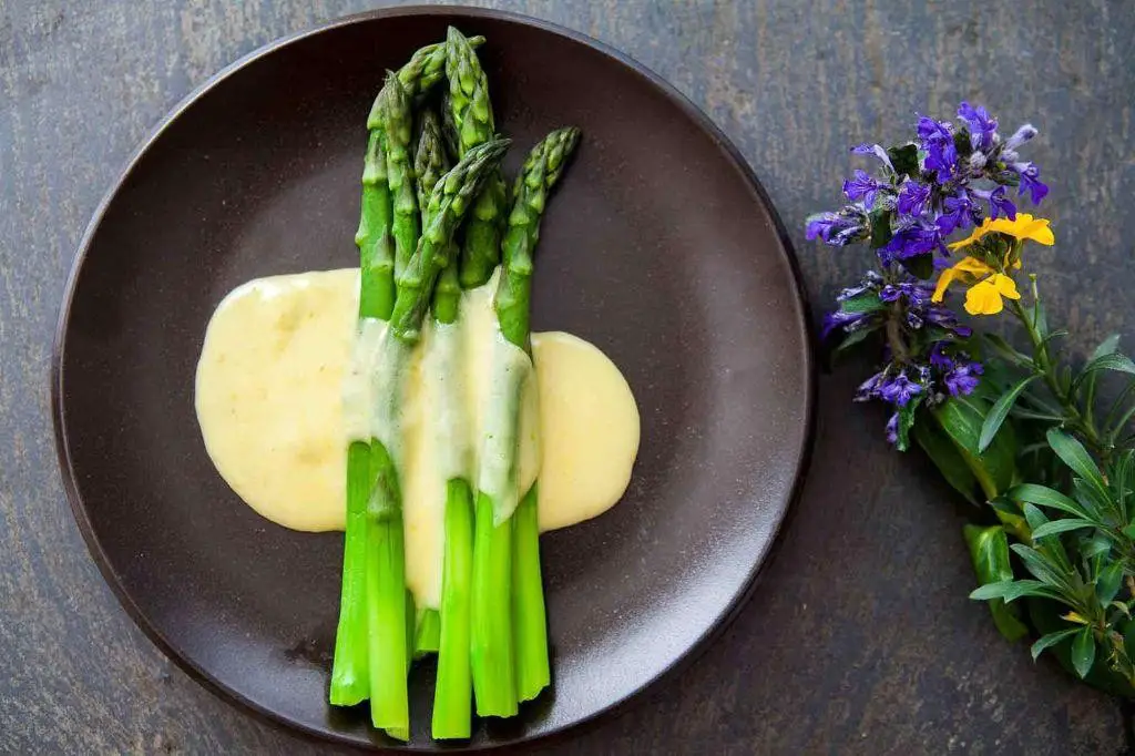 Asparagus with Hollandaise Sauce