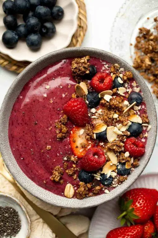 Berry Smoothie Bowl with Granola