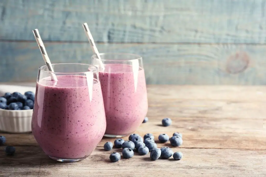 Blueberry and Flaxseed Detox Smoothie
