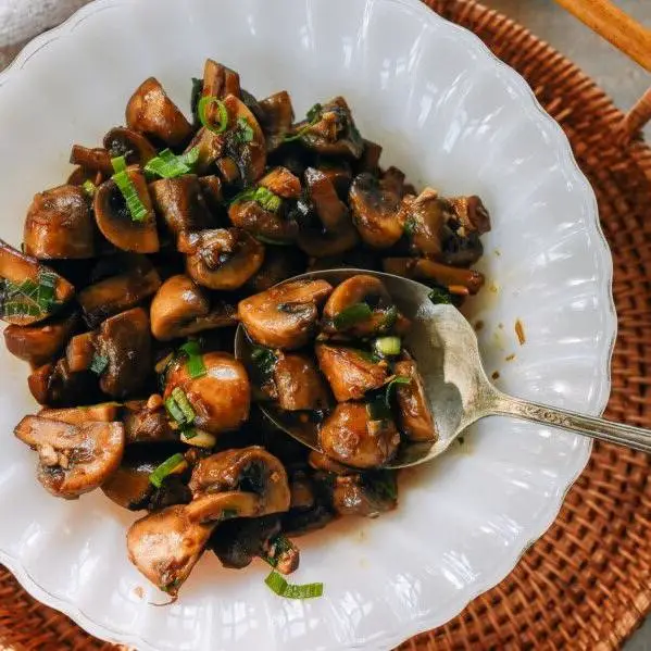 Braised Maitake Mushrooms with Garlic and Herbs