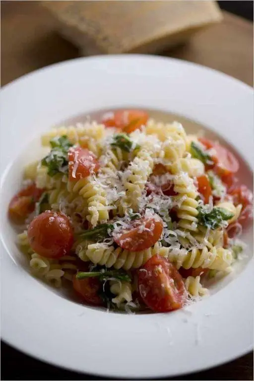 Cherry Tomato and Arugula Pasta