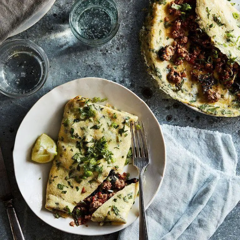 Chopped Pork and Spinach Omelette