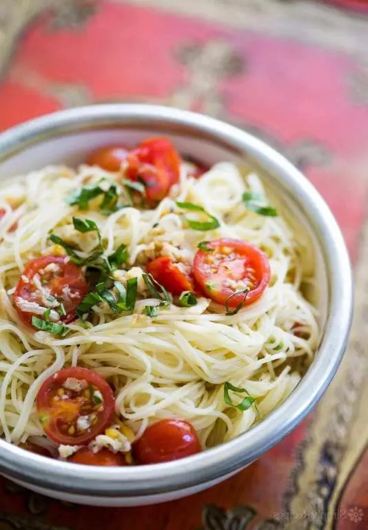 Clam Sauce with Cherry Tomatoes and Basil