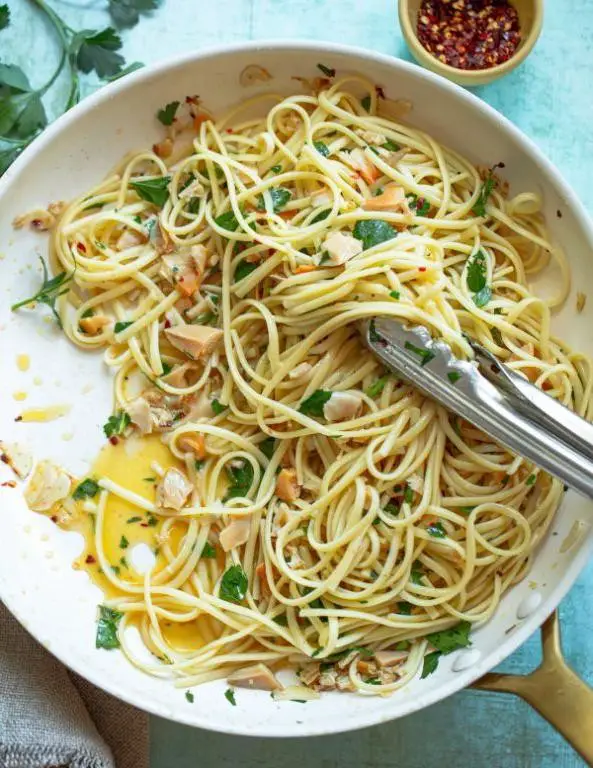 Clam Sauce with Chili Flakes and Parsley