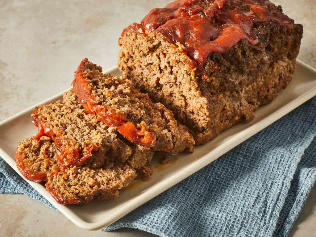 Classic Meatloaf with Bread Crumbs