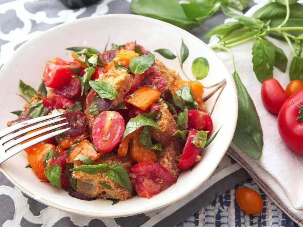 Classic Tomato and Basil Panzanella Salad