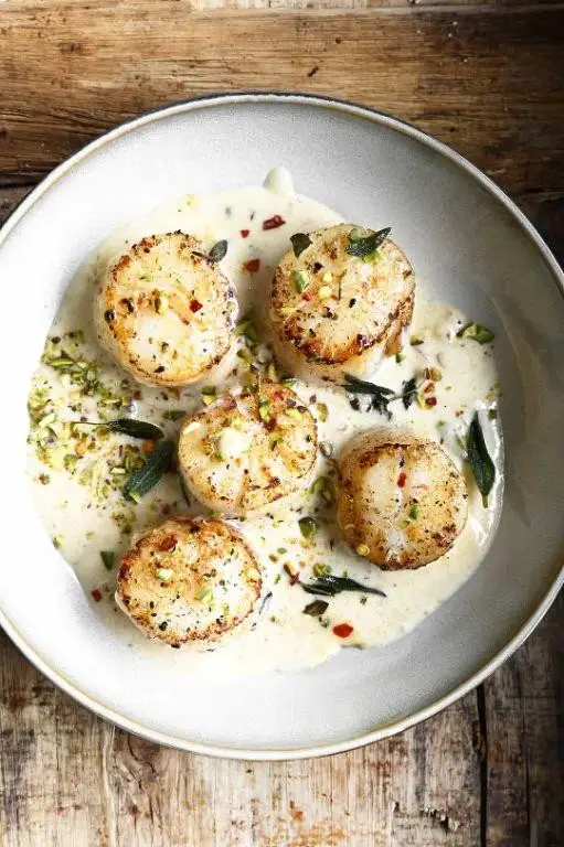 Creamy Parmesan Scallops with White Wine Sauce