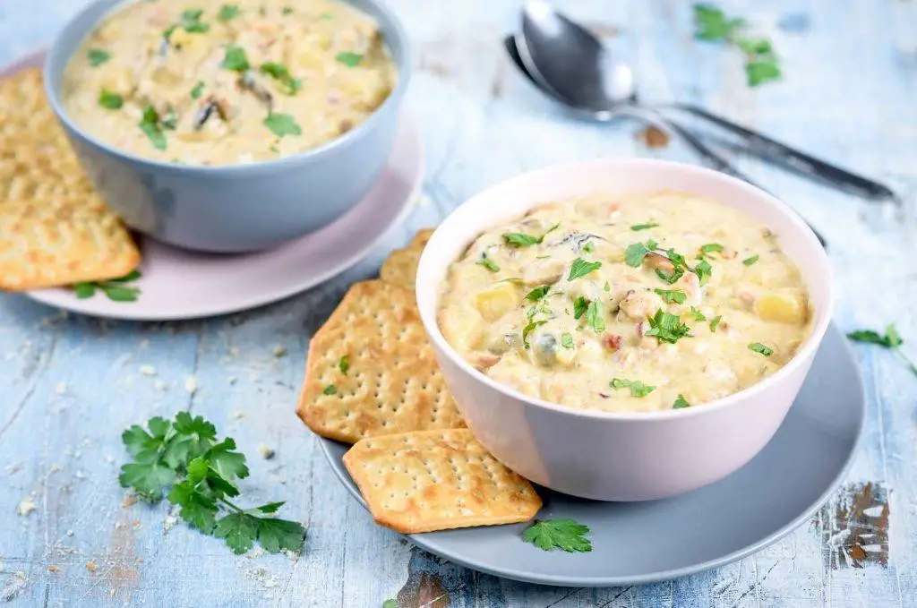 Easy Crockpot Clam Chowder