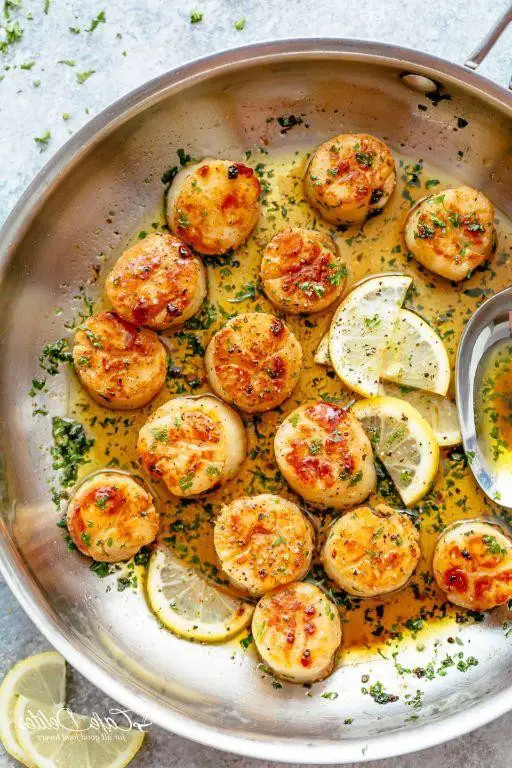 Garlic Butter Scallops with Lemon Sauce