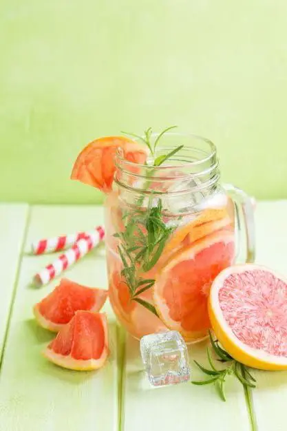 Grapefruit Rosemary Detox Juice