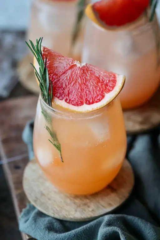 Grapefruit and Rosemary Detox Smoothie