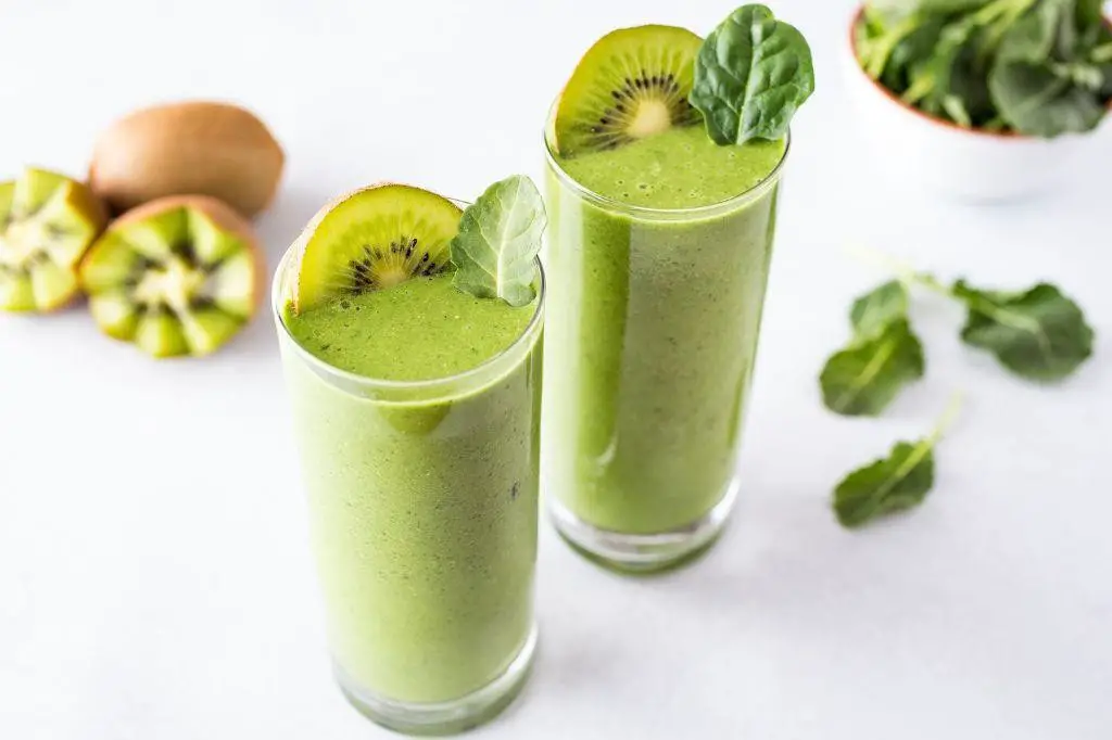 Green Detox Smoothie with Spinach and Kale