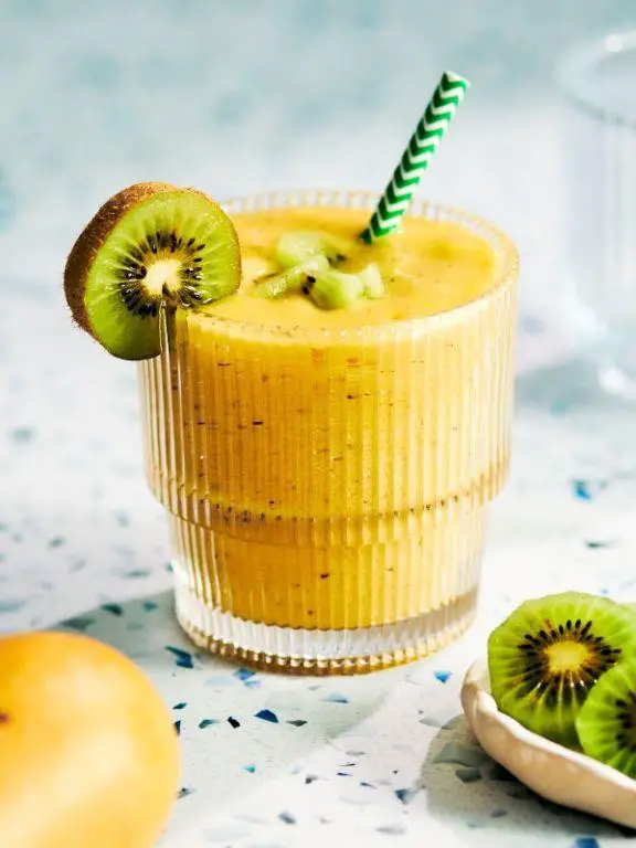 Kiwi and Mango Smoothie