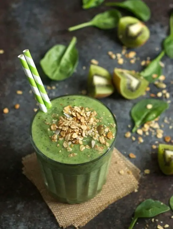 Kiwi and Spinach Smoothie