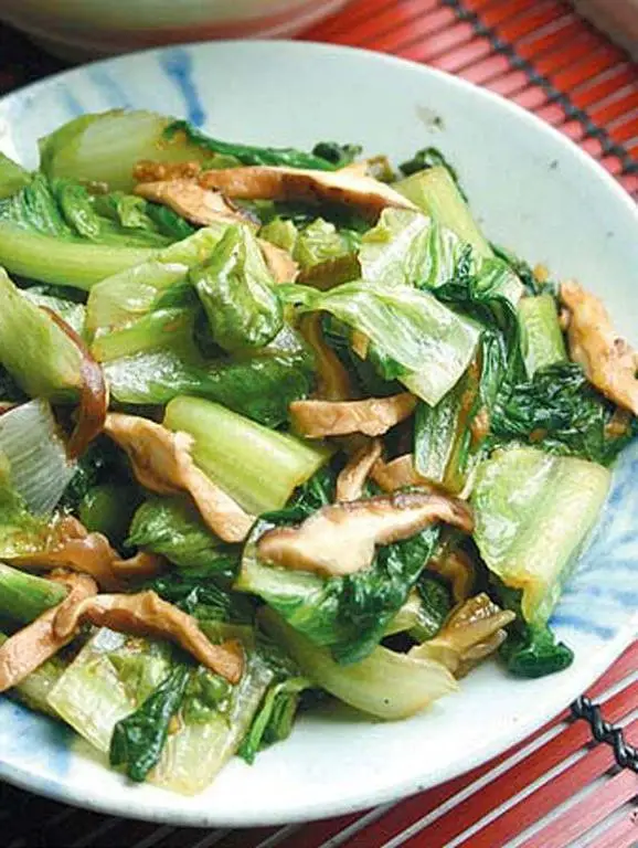 Lettuce and Mushroom Stir-Fry