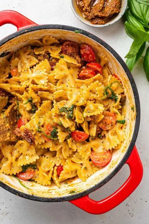 Macaroni Grill Pesto Pasta with Sun-Dried Tomatoes