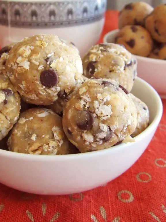 Oatmeal Chocolate Chip Cookie Dough Bites