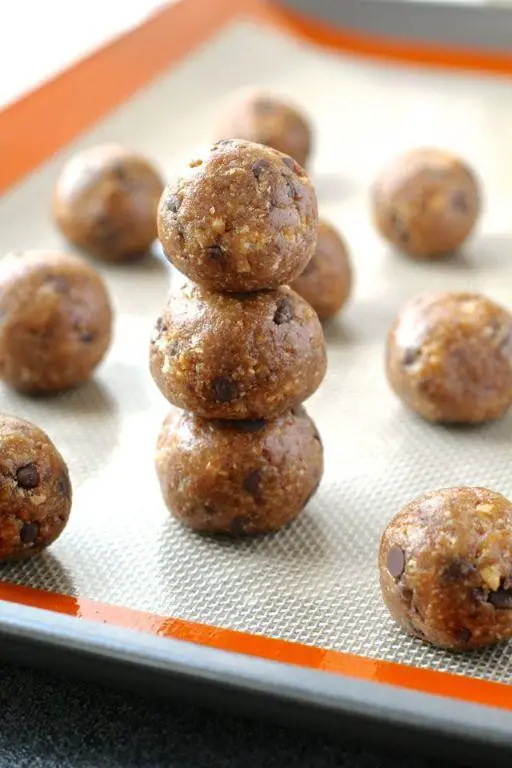 Oatmeal Date Energy Balls