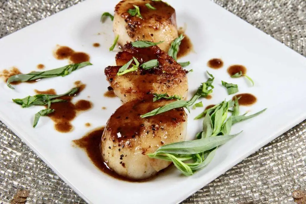 Pan-Seared Scallops with Balsamic Glaze