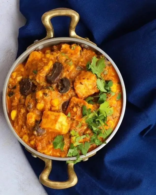 Paneer and Mushroom Curry