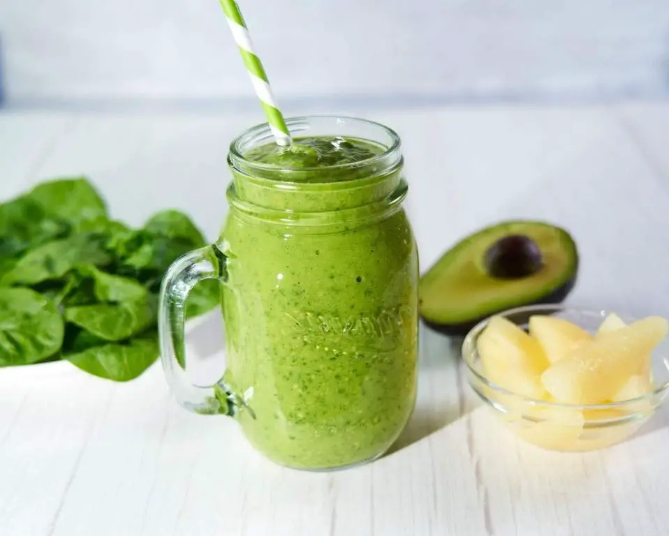 Pear and Spinach Detox Smoothie