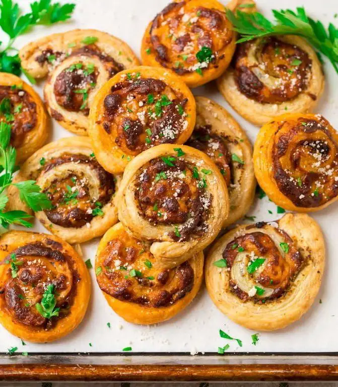 Pesto and Tomato Pinwheel Bites