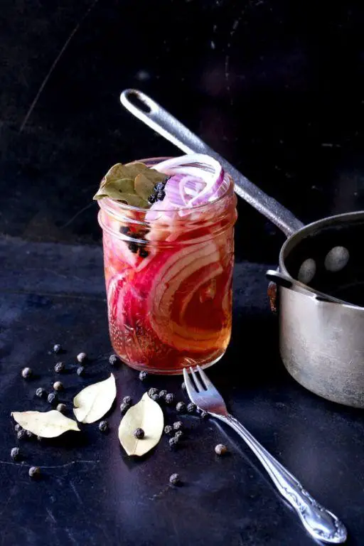 Pickled Onions with Bay Leaves