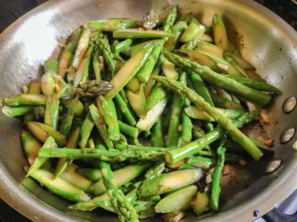 Quick Asparagus Stir Fry