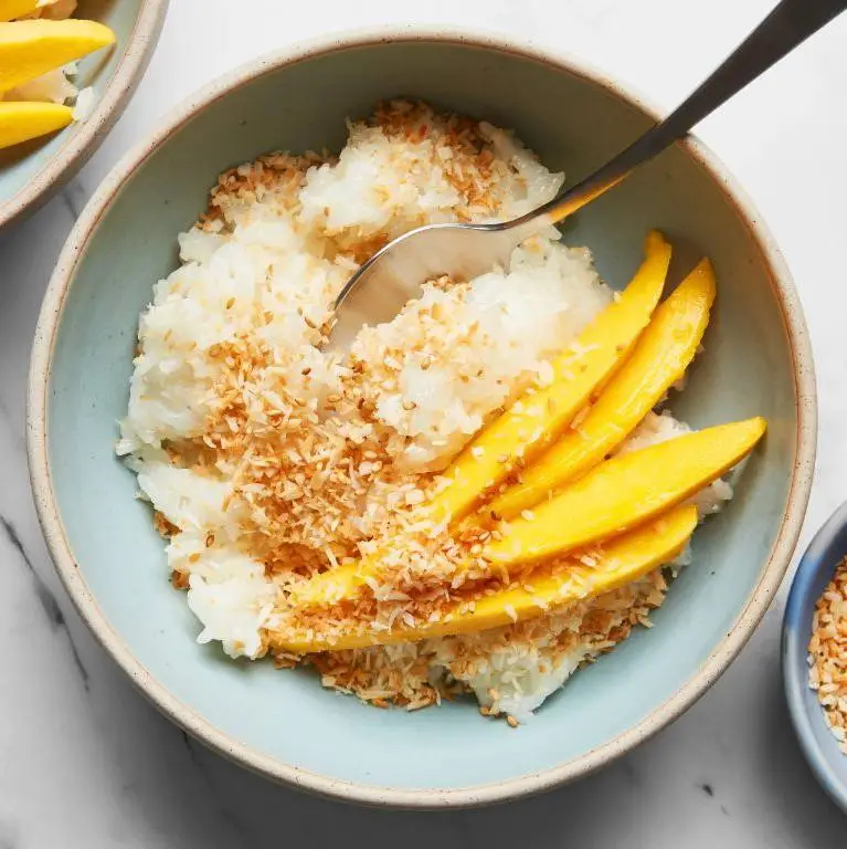 Quick Mango Sticky Rice in Microwave