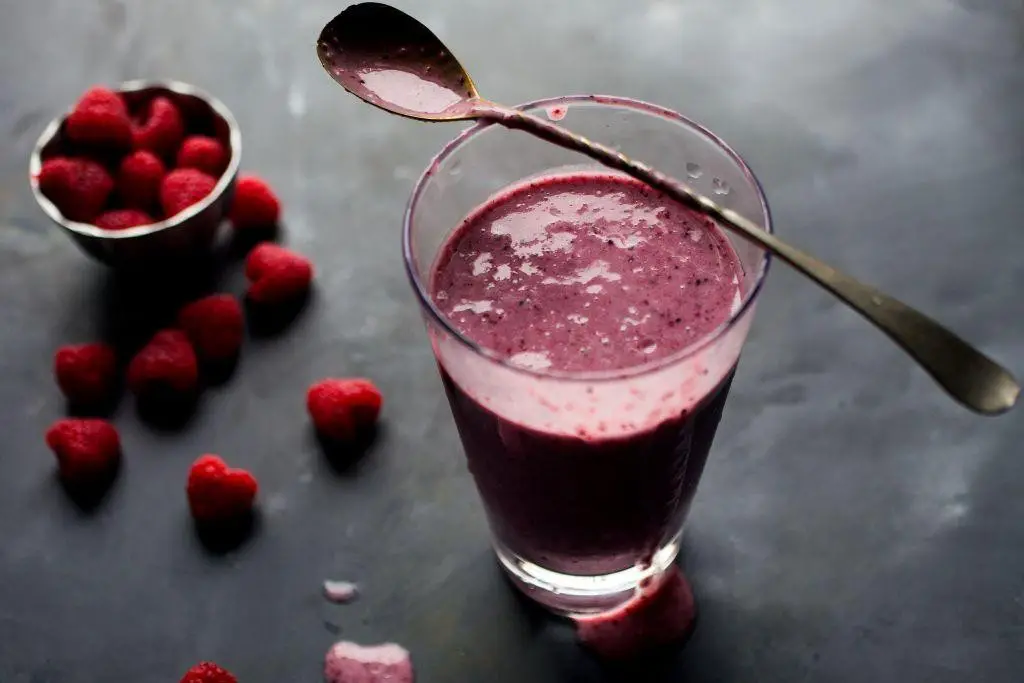 Raspberry and Coconut Water Detox Smoothie