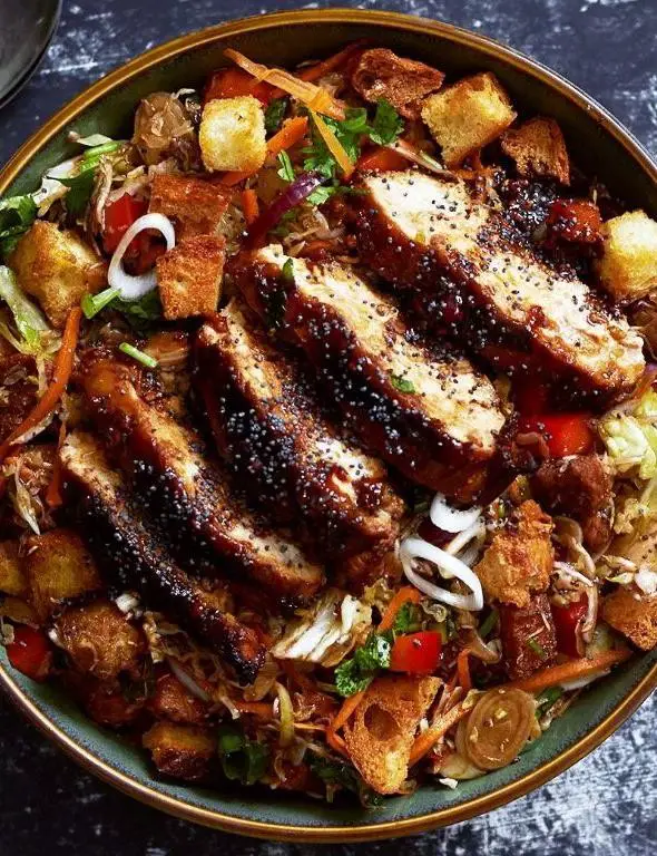 Red Cabbage Salad with Grilled Chicken and Balsamic Glaze