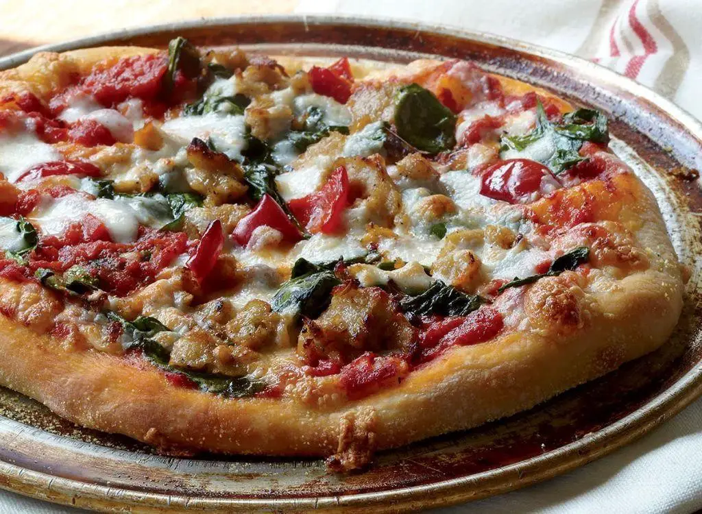 Sausage Spinach and Tomato Pizza