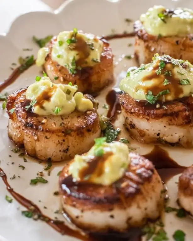 Scallops with Avocado and Lime Sauce