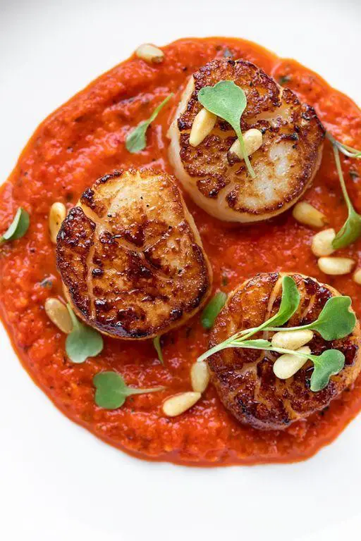 Scallops with Roasted Red Pepper Sauce