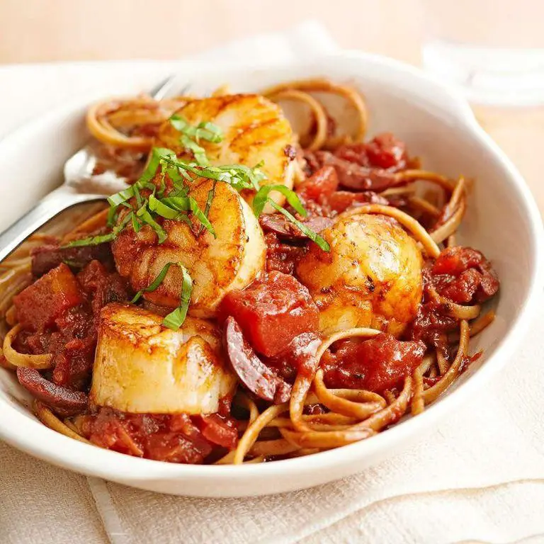 Scallops with Tomato Basil Sauce