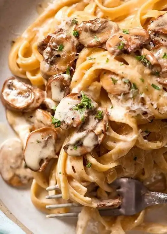 Spaghetti with Mushroom Cream Sauce