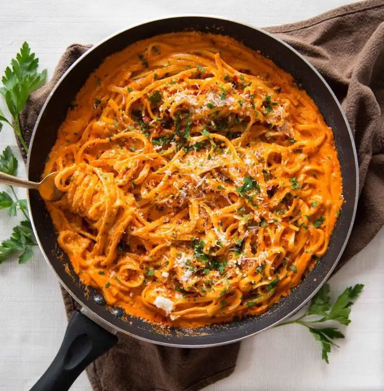 Spaghetti with Roasted Red Pepper Sauce