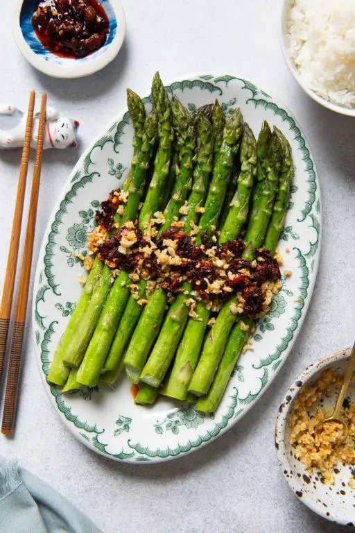 Spicy Asparagus with Chili Flakes