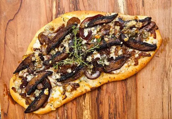 Steak Gorgonzola and Caramelized Onion Flatbread
