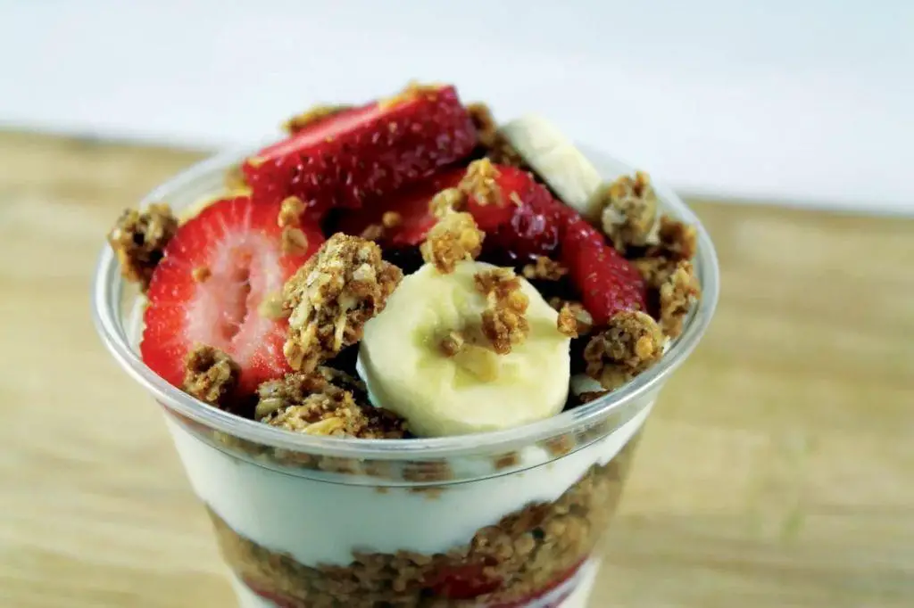 Strawberry Banana Yogurt Parfait Cups