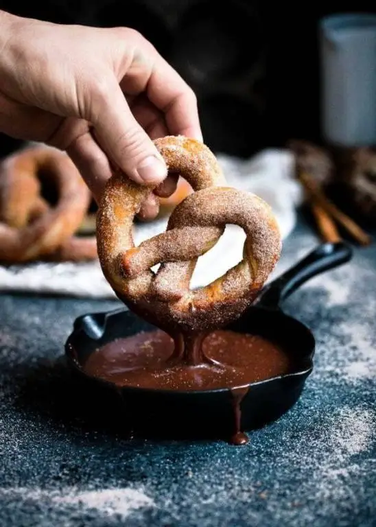 Sweet Cinnamon Pretzel Dip