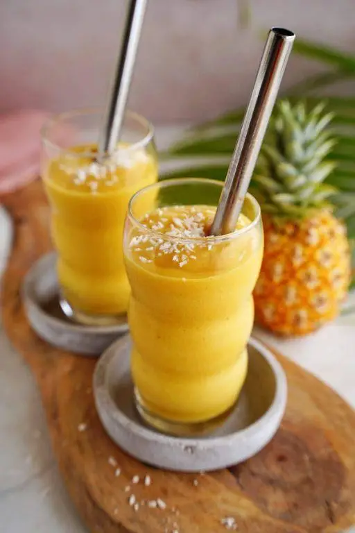 Tropical Detox Smoothie with Pineapple and Mango