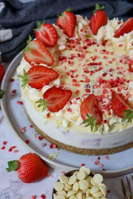 White Chocolate and Strawberry Cheesecake