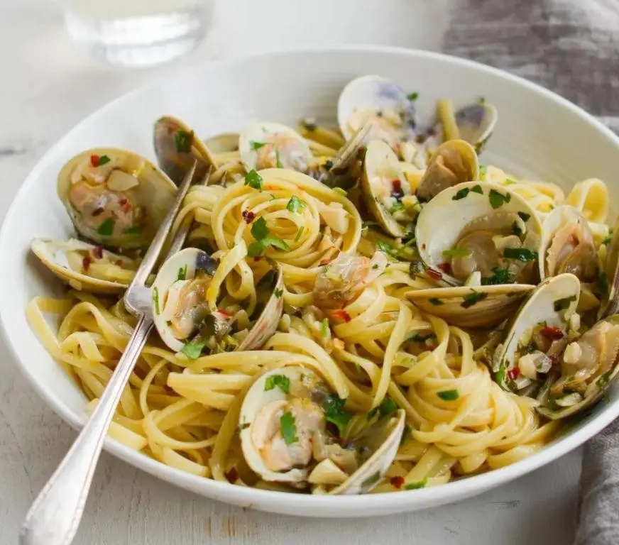 White Wine Clam Sauce with Linguine