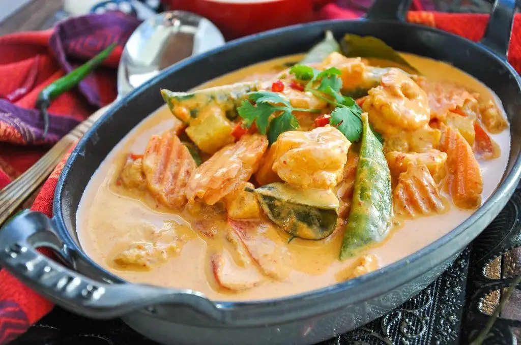 Yellow Curry Shrimp with Pineapple